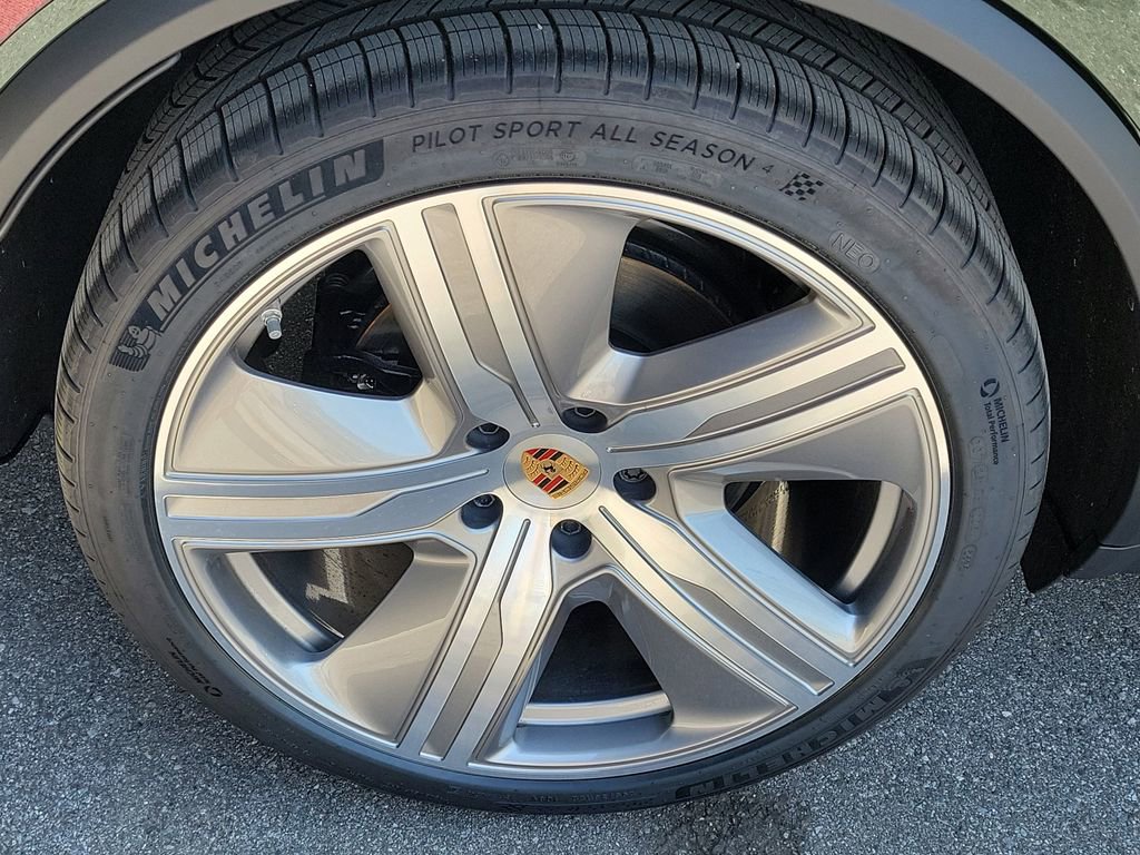 New 2026 Porsche Macan 4 Electric image 14