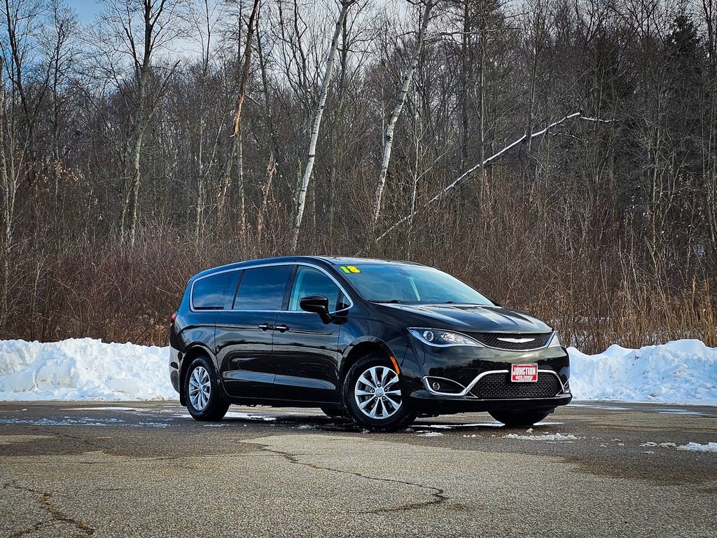 Used 2018 Chrysler Pacifica Touring Plus image 2