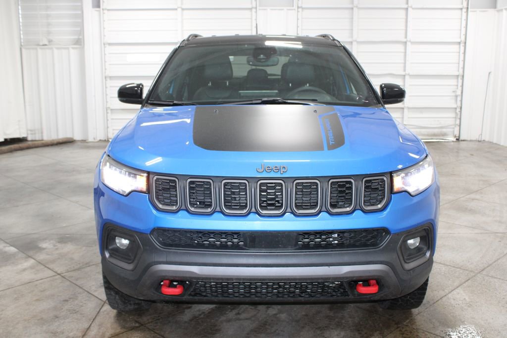 Used 2025 Jeep Compass Trailhawk image 3