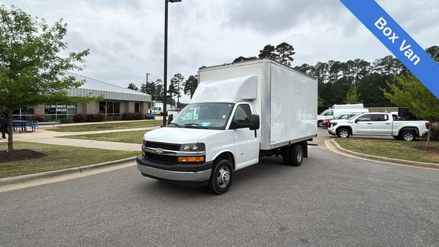 Used 2023 Chevrolet Express 3500 w/ Power Convenience Package RWD image 2
