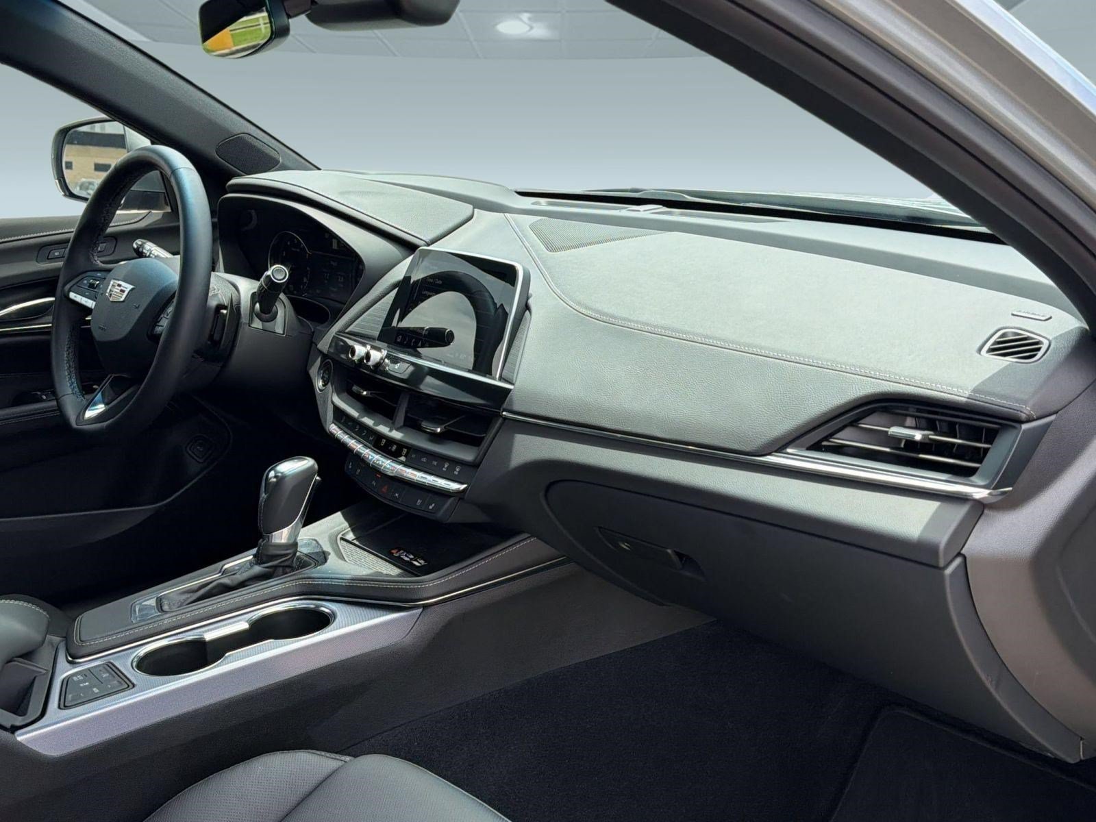 Used 2025 Cadillac CT4 Premium Luxury RWD image 30