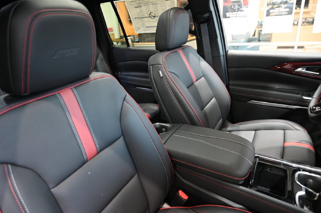 New 2027 Chevrolet Traverse RS w/ LPO, Floor Liner Package AWD/4WD image 8