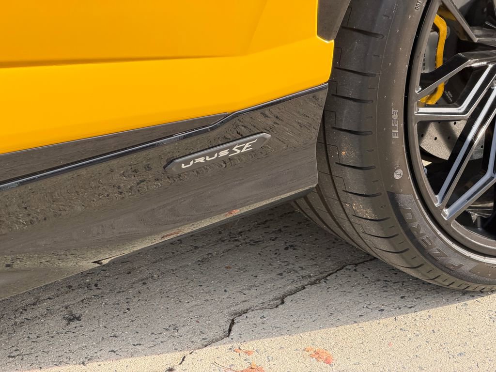 Used 2025 Lamborghini Urus SE image 12
