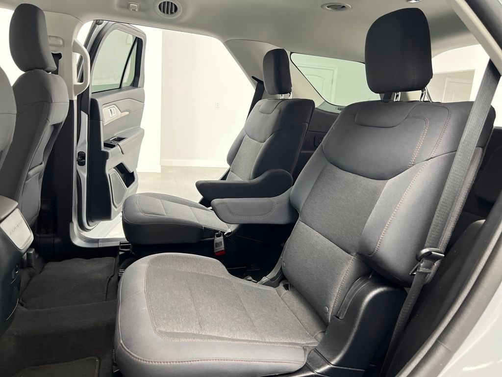 Used 2025 Ford Explorer Active image 13