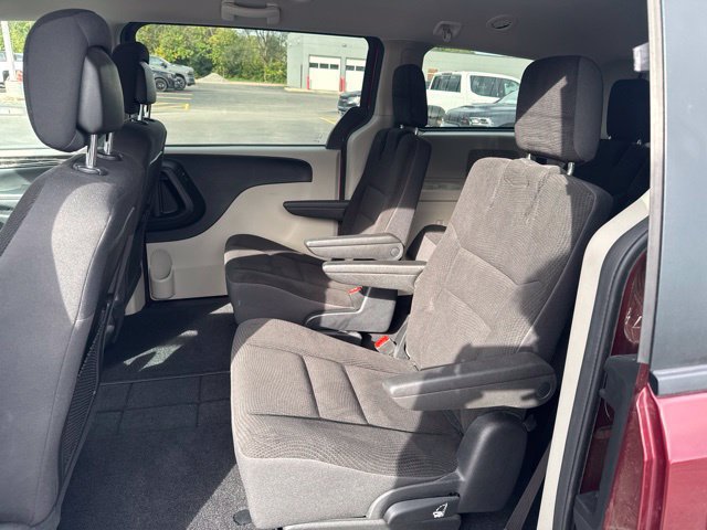 Used 2019 Dodge Grand Caravan SE w/ UConnect Hands-Free Group FWD image 14