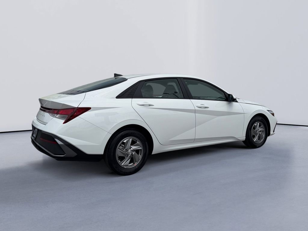 New 2026 Hyundai Elantra SE FWD video 3