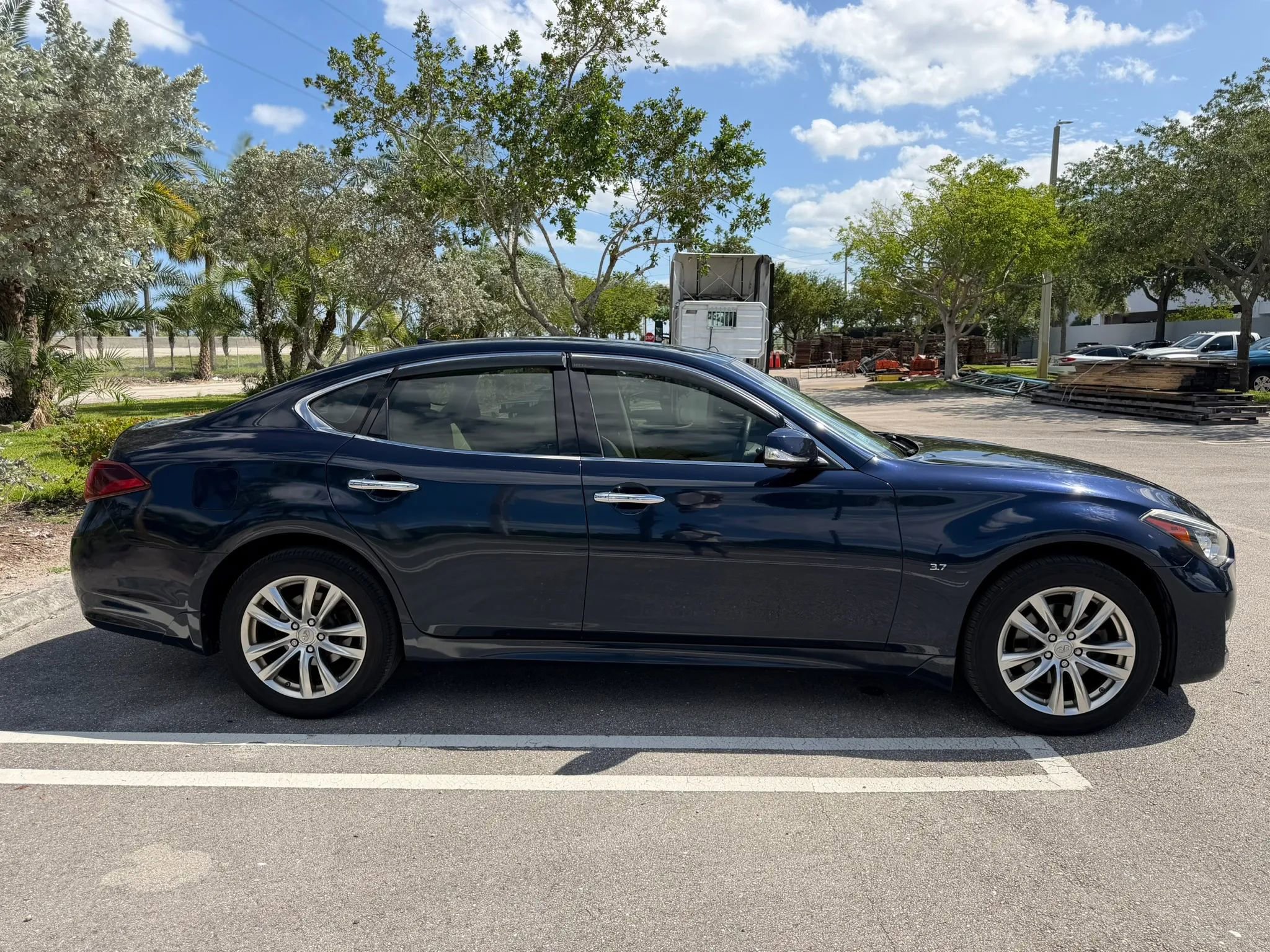 Used 2015 INFINITI Q70 3.7 AWD/4WD image 10