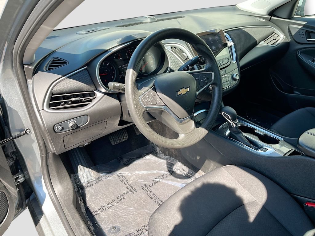 Used 2025 Chevrolet Malibu LT FWD image 16
