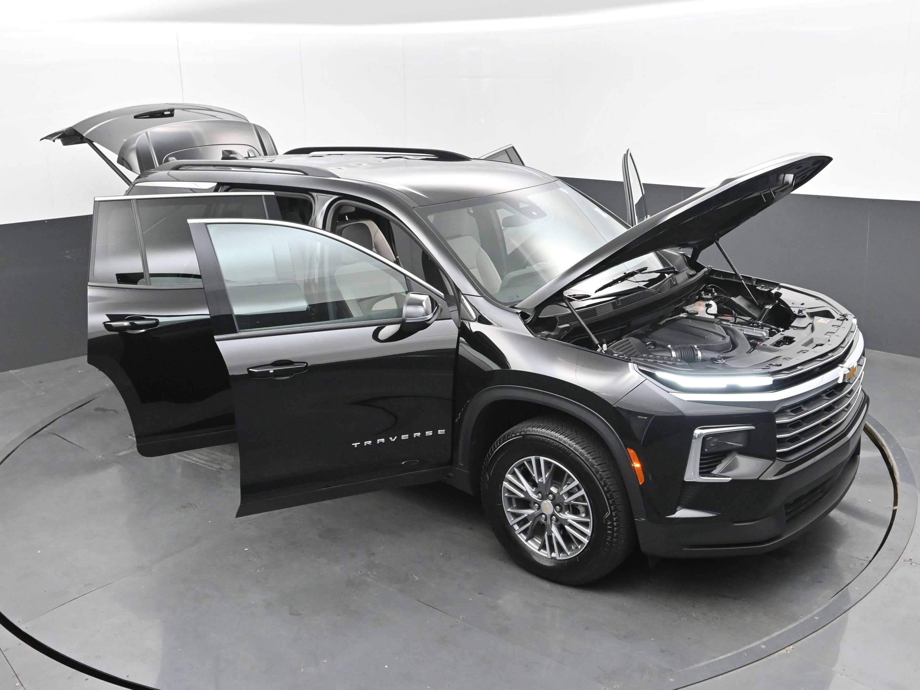 Certified 2025 Chevrolet Traverse LT image 40