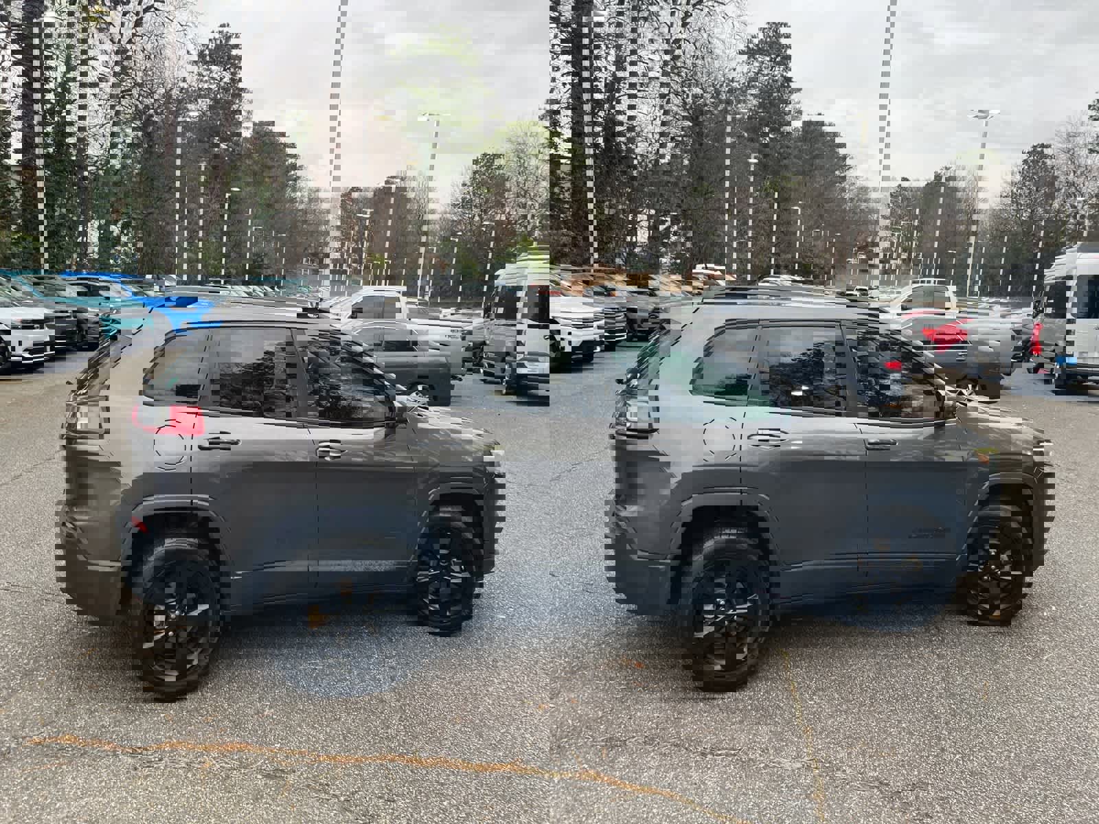 Used 2019 Jeep Cherokee Latitude Plus image 11