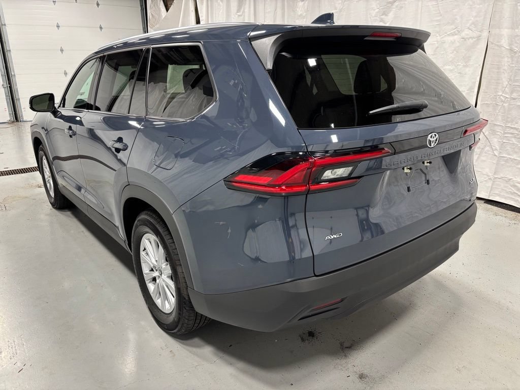Used 2025 Toyota Grand Highlander AWD image 5