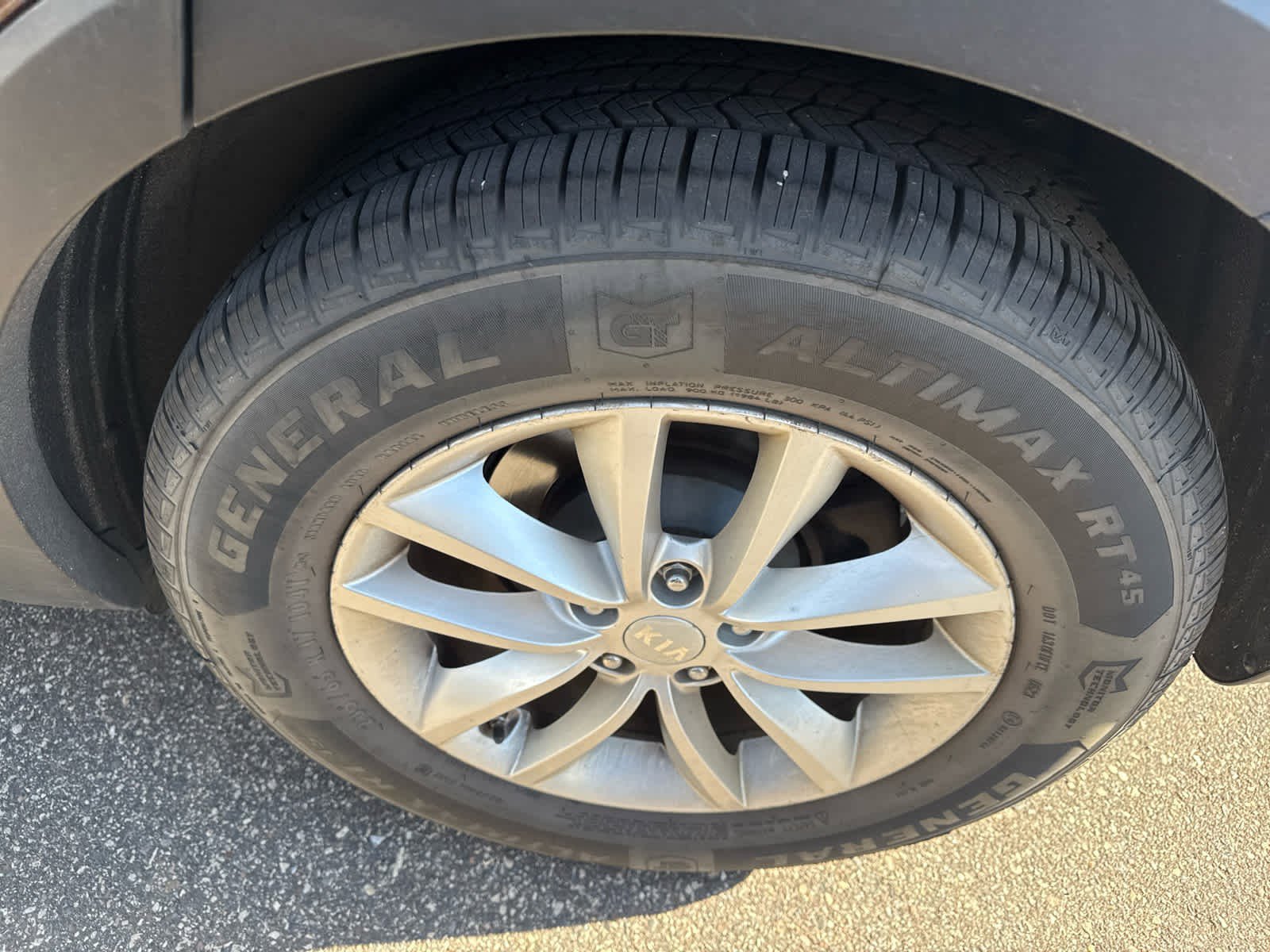 Used 2017 Kia Sorento LX image 4