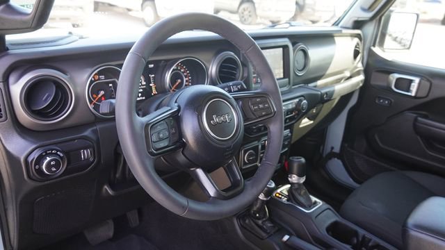 Used 2023 Jeep Gladiator Willys image 17