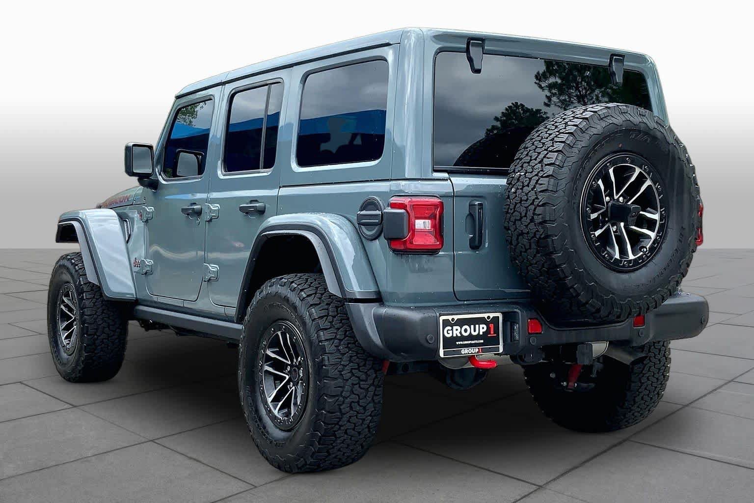 Used 2025 Jeep Wrangler Unlimited Rubicon AWD/4WD image 12