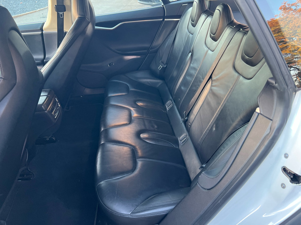 Used 2013 Tesla Model S Signature Performance image 13