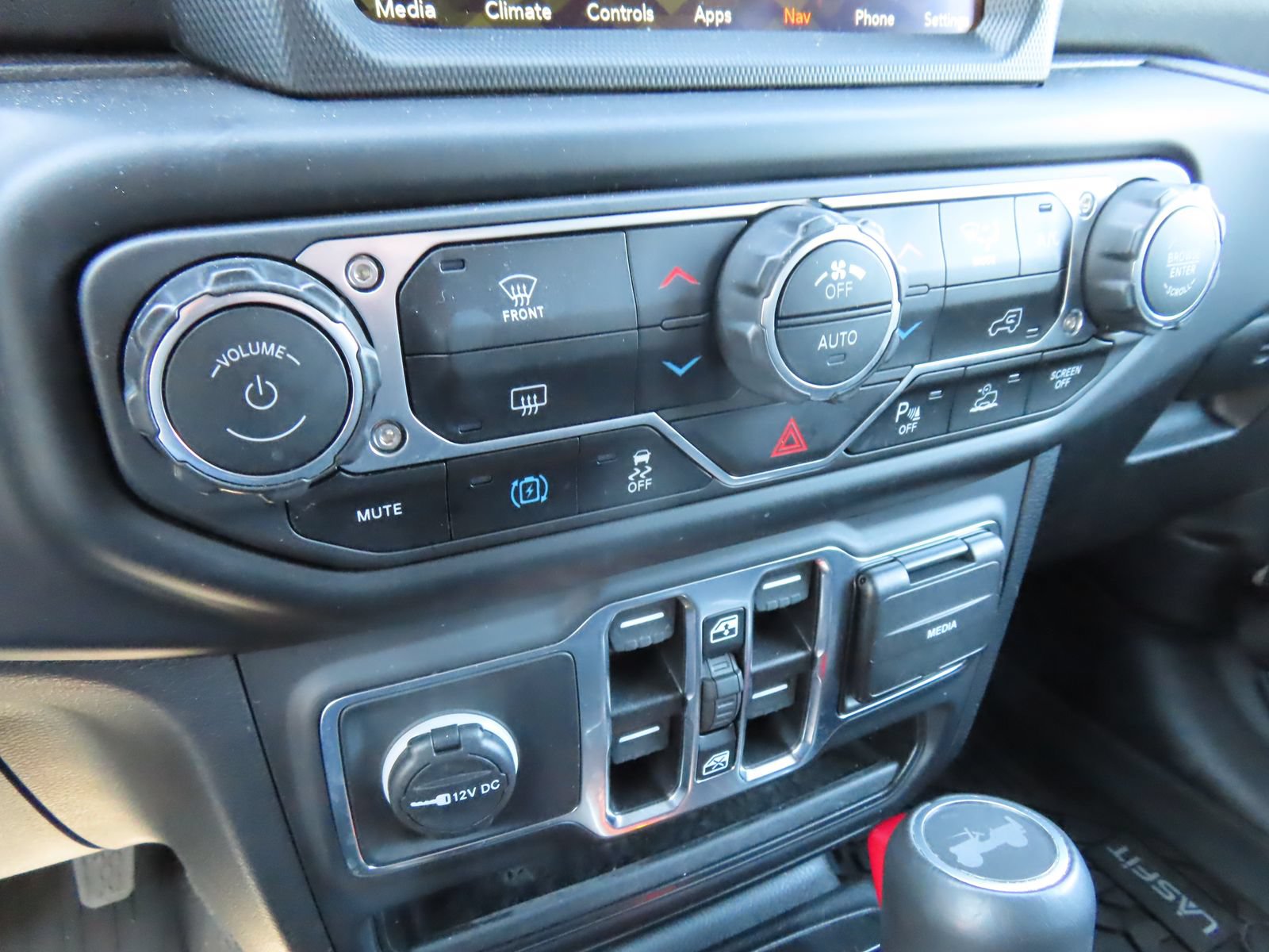 Used 2023 Jeep Wrangler Unlimited Sahara AWD/4WD image 27