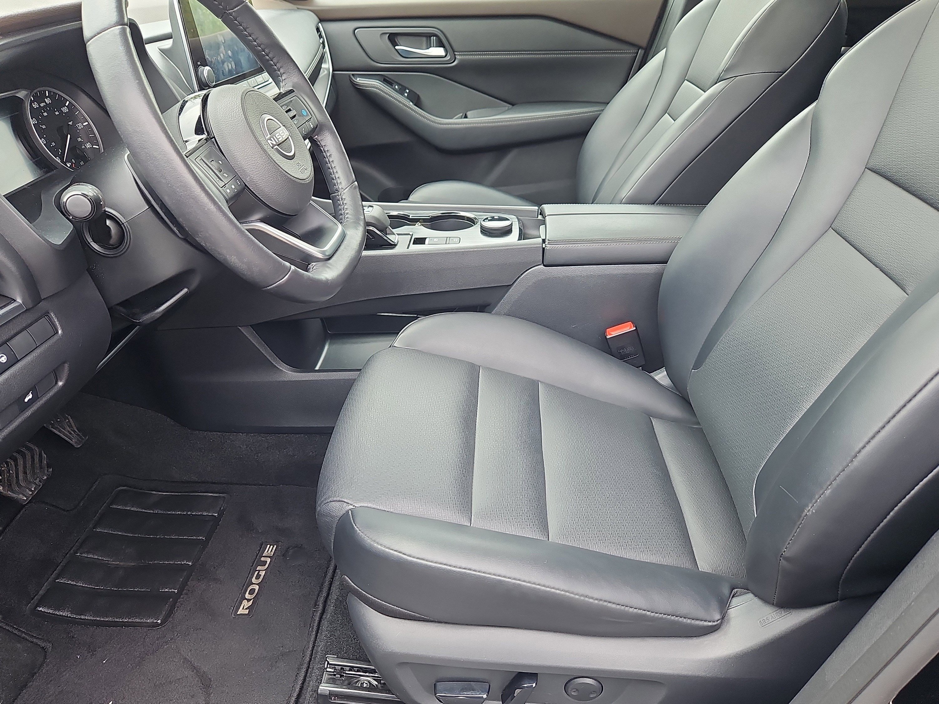 Used 2022 Nissan Rogue SV w/ SV Premium Package image 32