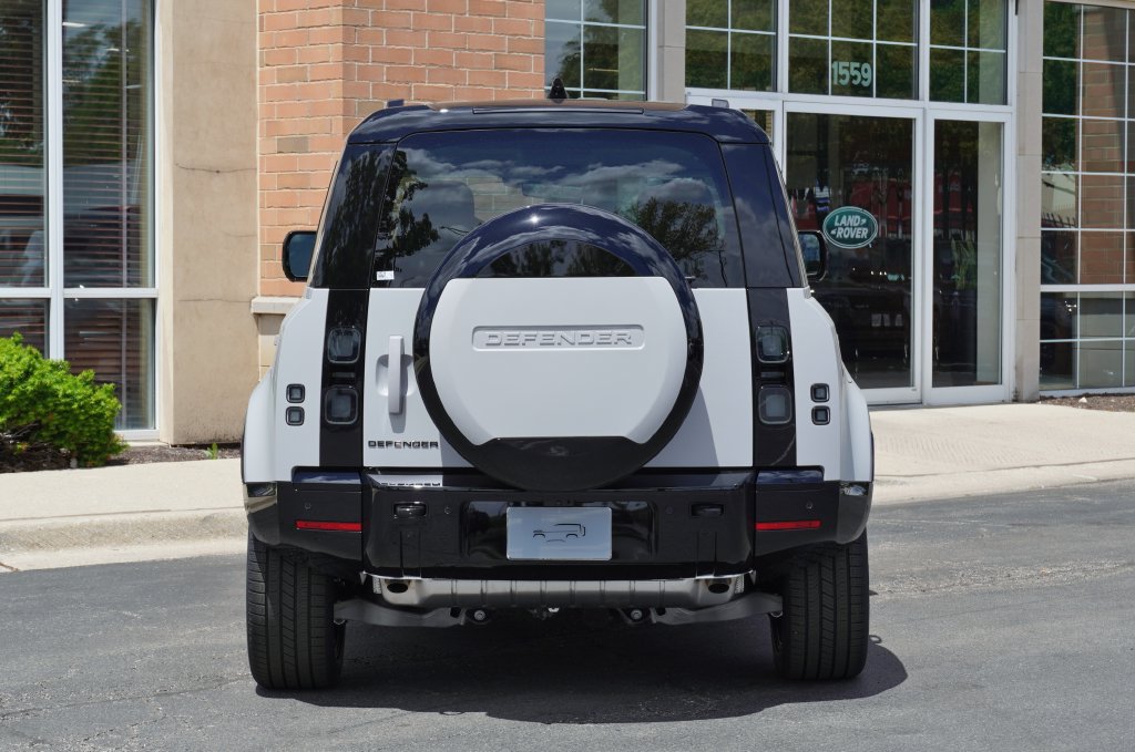 Used 2026 Land Rover Defender 110 X-Dynamic SE AWD/4WD image 5