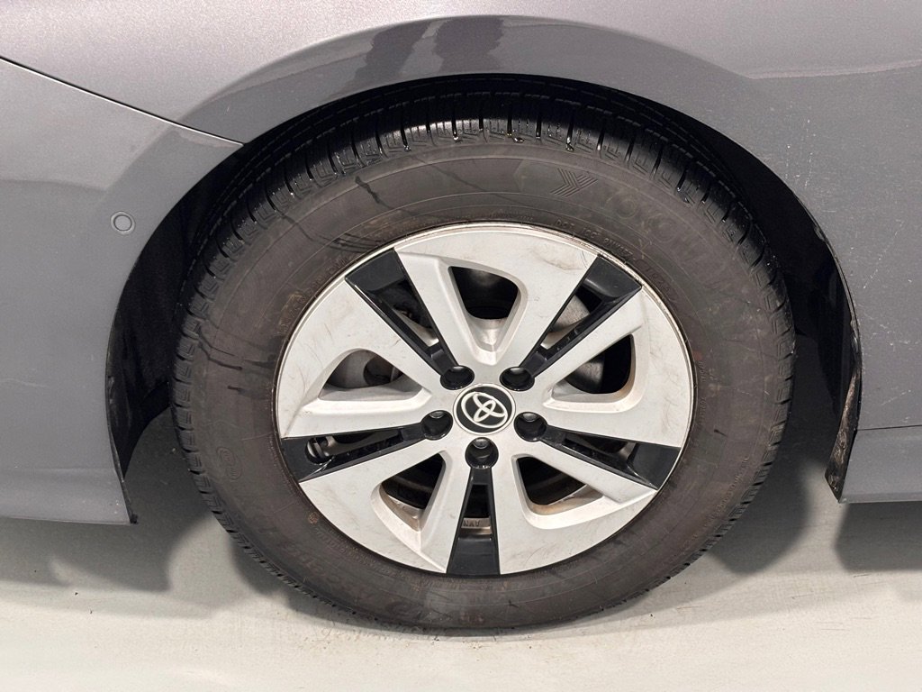 Used 2018 Toyota Prius Four w/ Advanced Technology Package image 30