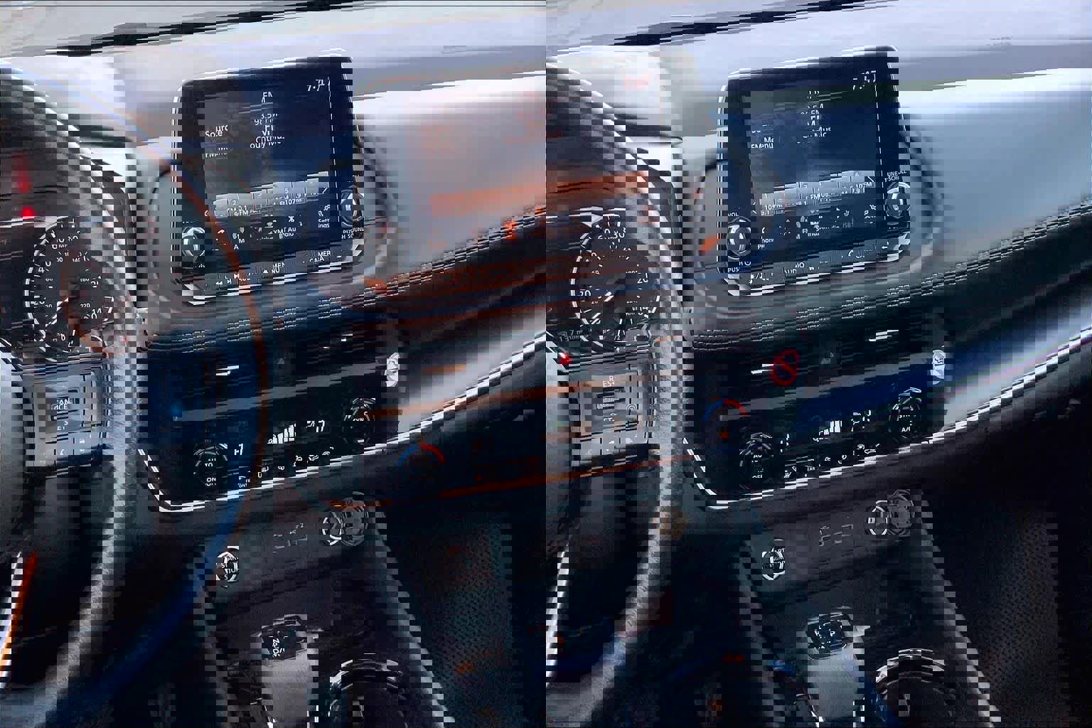 Used 2023 Nissan Rogue SV image 7