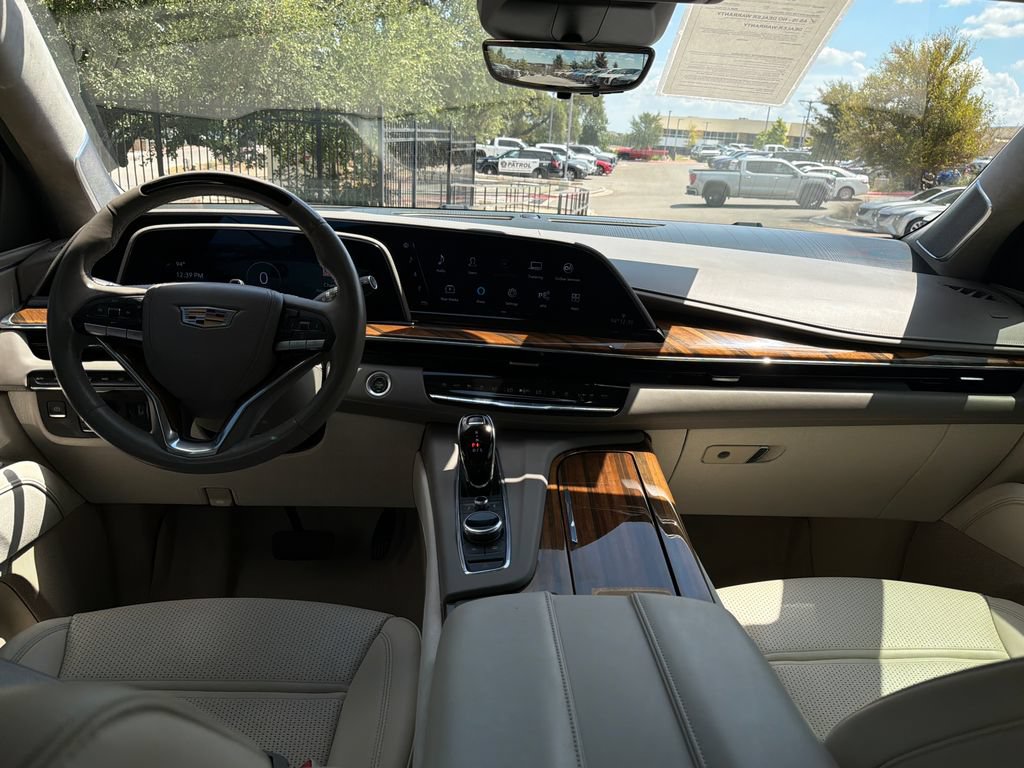 Used 2024 Cadillac Escalade Sport Platinum w/ LPO, Floor Liner Package AWD/4WD image 34