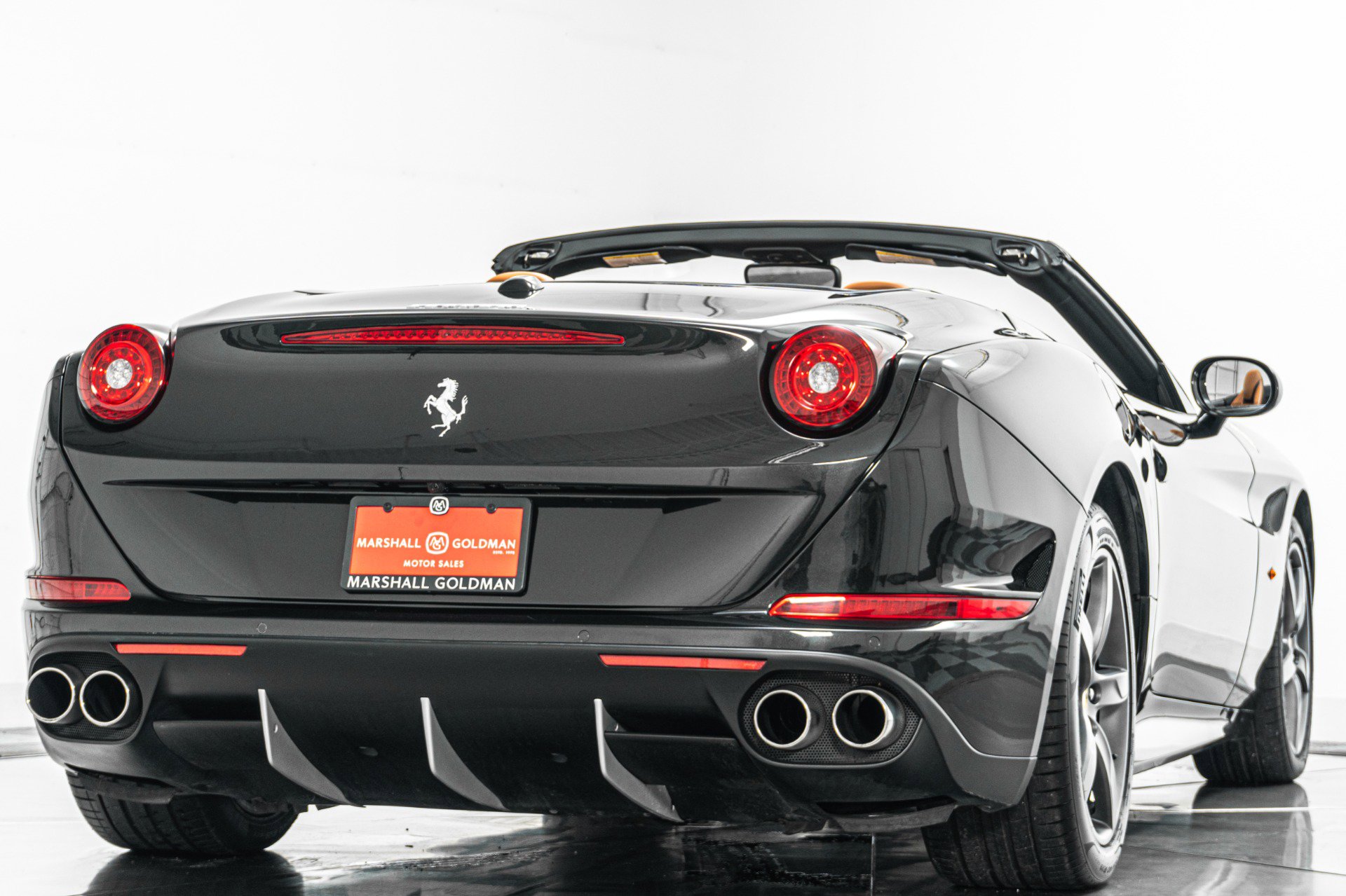 Used 2015 Ferrari California T RWD image 9