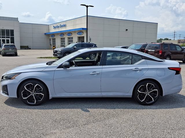 Used 2023 Nissan Altima 2.5 SR w/ SR Premium Package FWD image 8