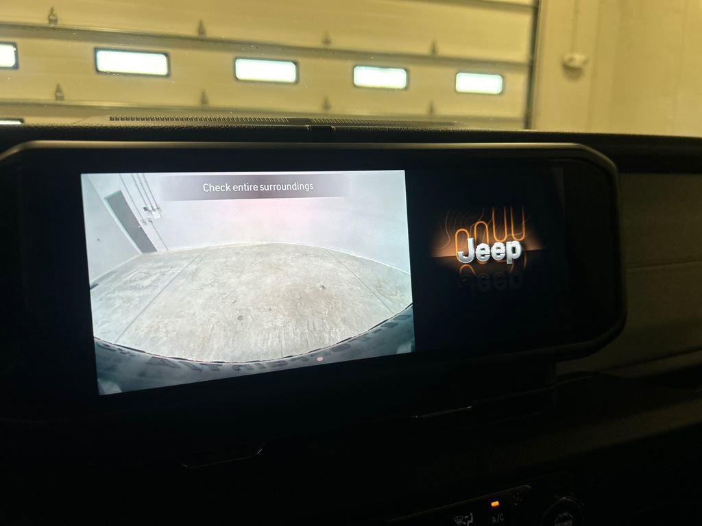 Used 2024 Jeep Wrangler Unlimited AWD/4WD image 22