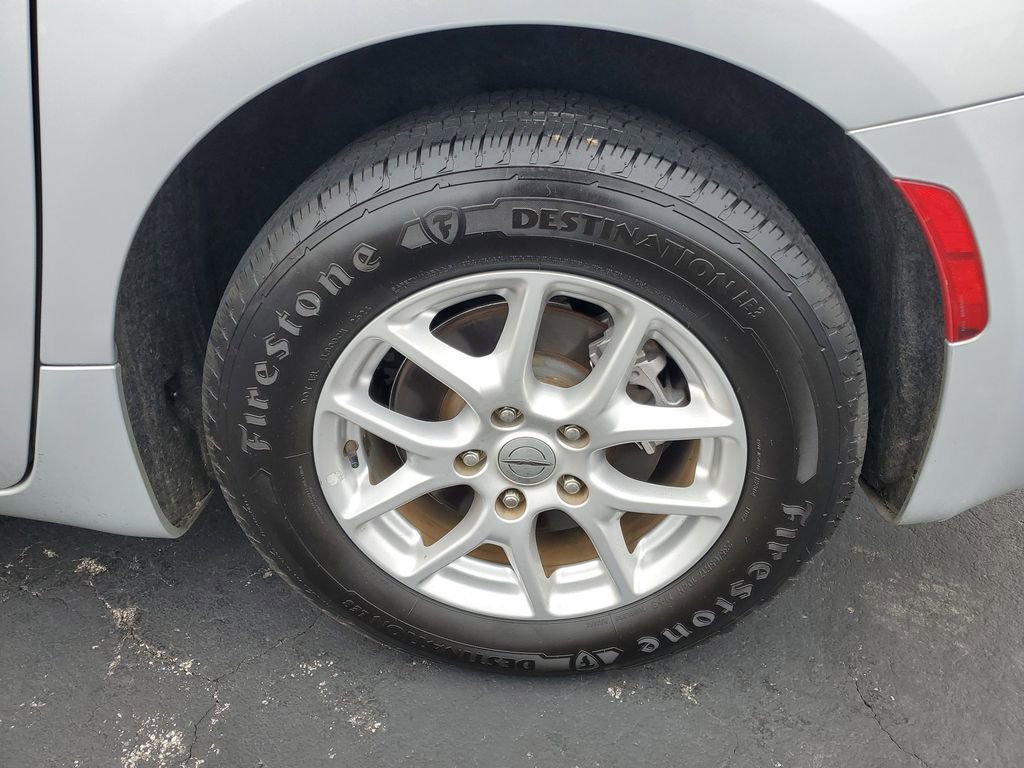 Used 2022 Chrysler Voyager LX image 31