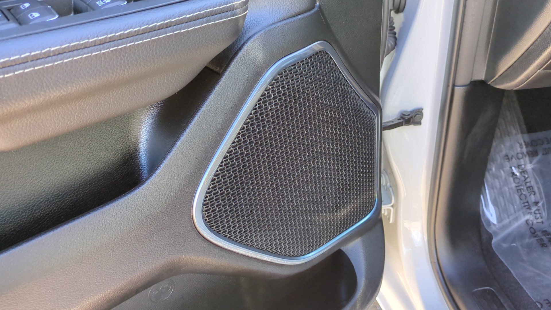 Used 2025 RAM 1500 Laramie w/ Sport Appearance Package image 13