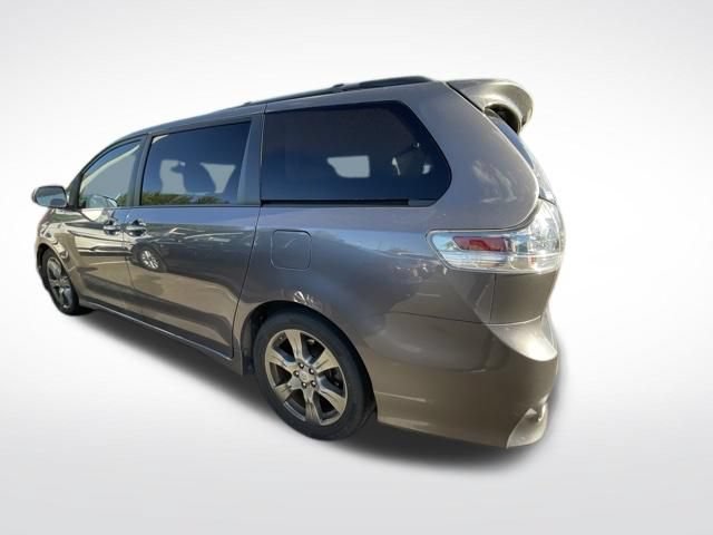 Used 2017 Toyota Sienna SE Premium FWD image 13