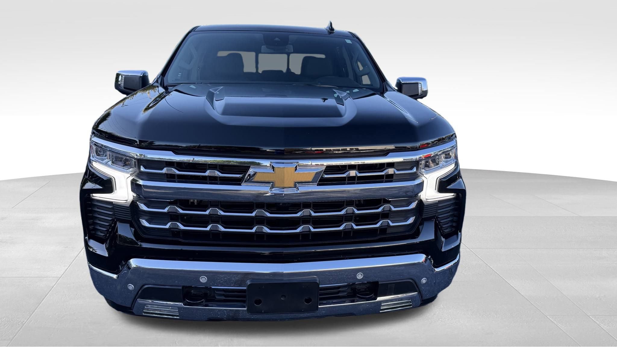 Used 2024 Chevrolet Silverado 1500 LTZ w/ LTZ Convenience Package II image 3