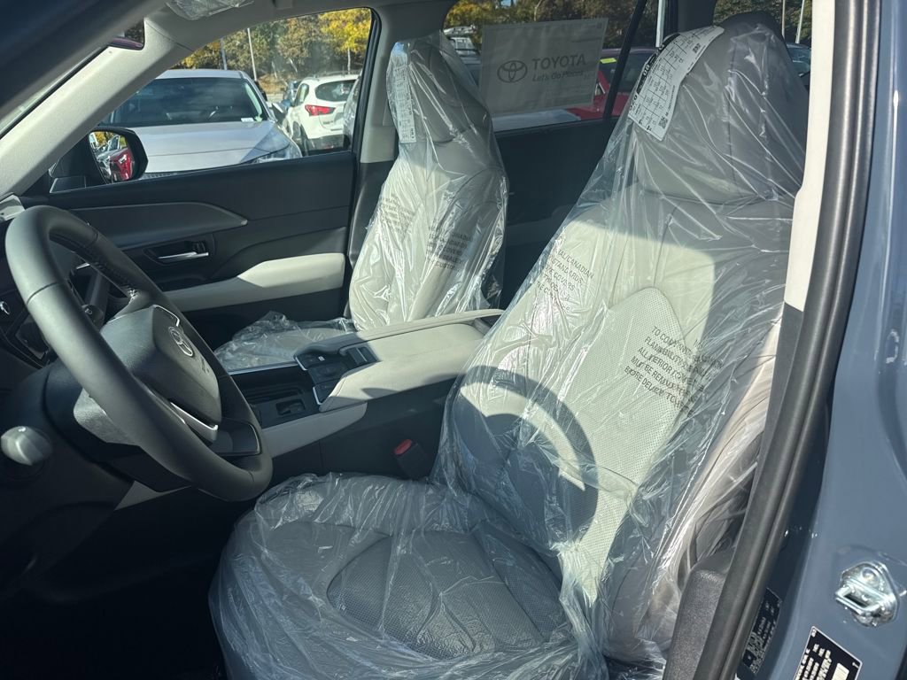 New 2026 Toyota Grand Highlander XLE image 18