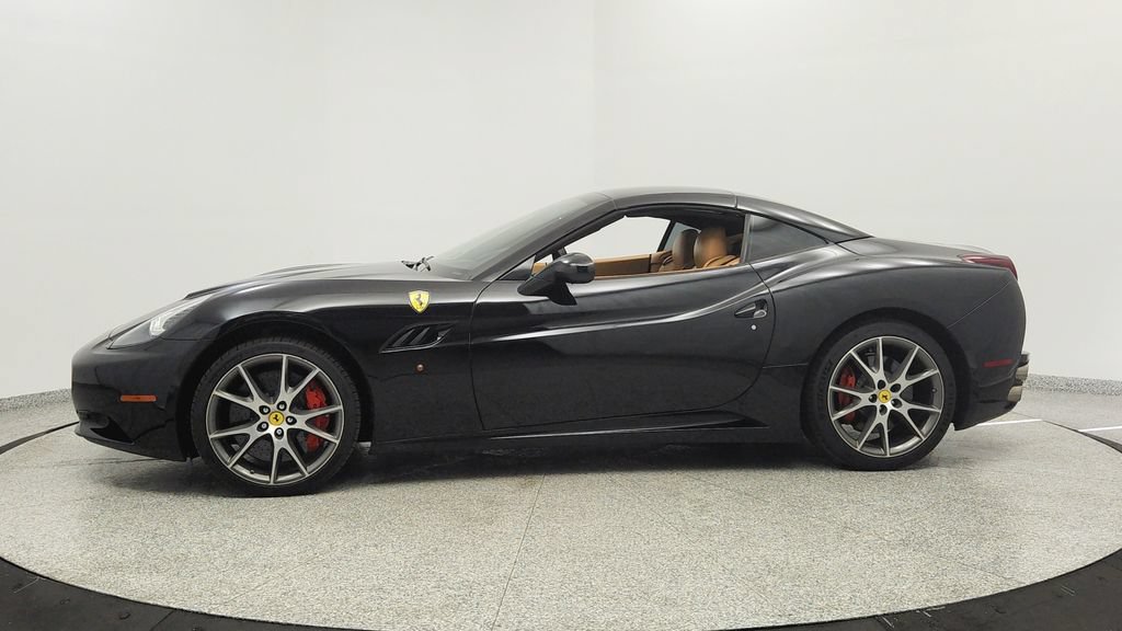 Used 2012 Ferrari California RWD image 2