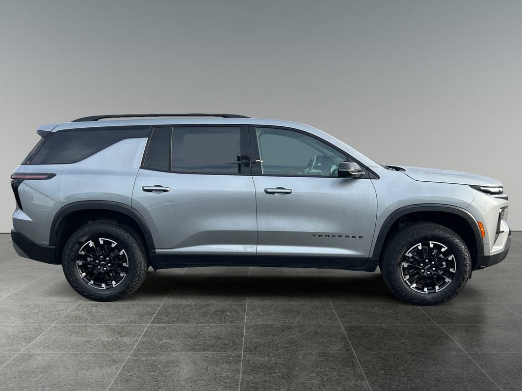 Used 2025 Chevrolet Traverse Z71 image 8