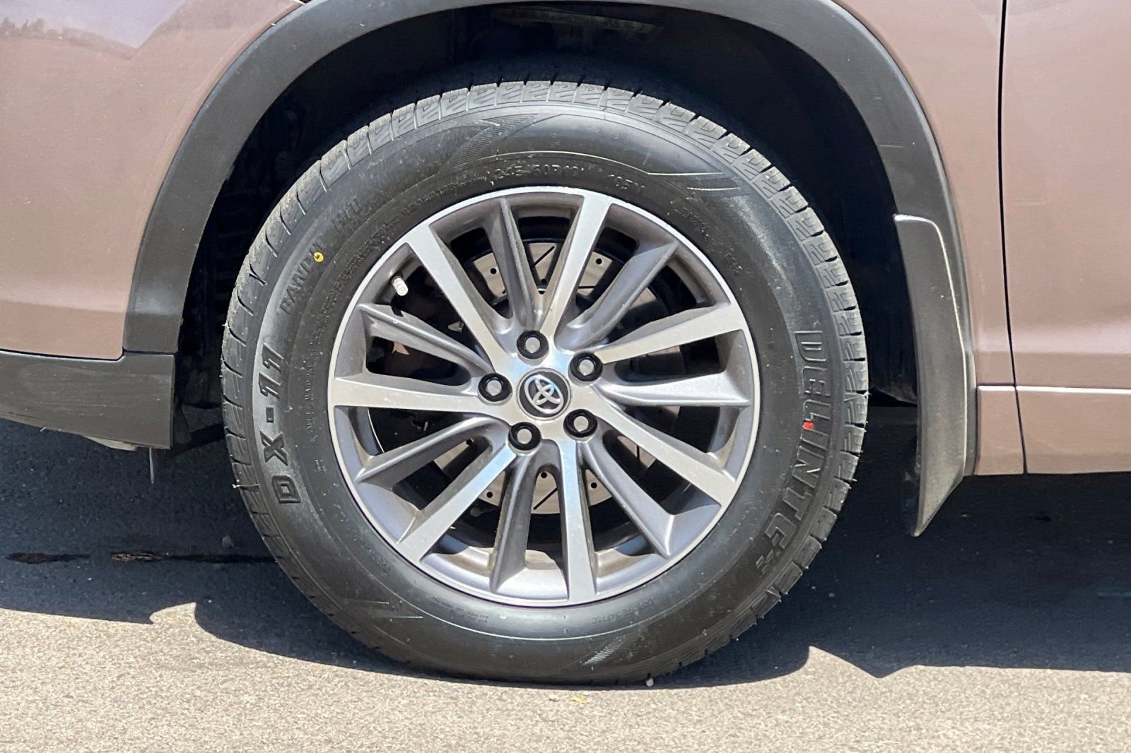Used 2018 Toyota Highlander XLE AWD/4WD image 28