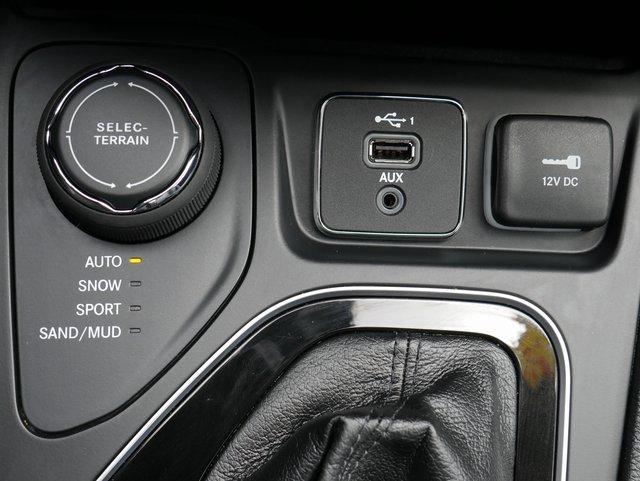 Used 2022 Jeep Cherokee Limited w/ Mopar Interior Package image 21