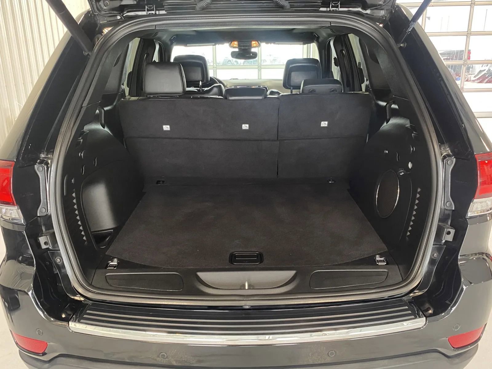 Used 2021 Jeep Grand Cherokee Limited w/ Luxury Group II image 17