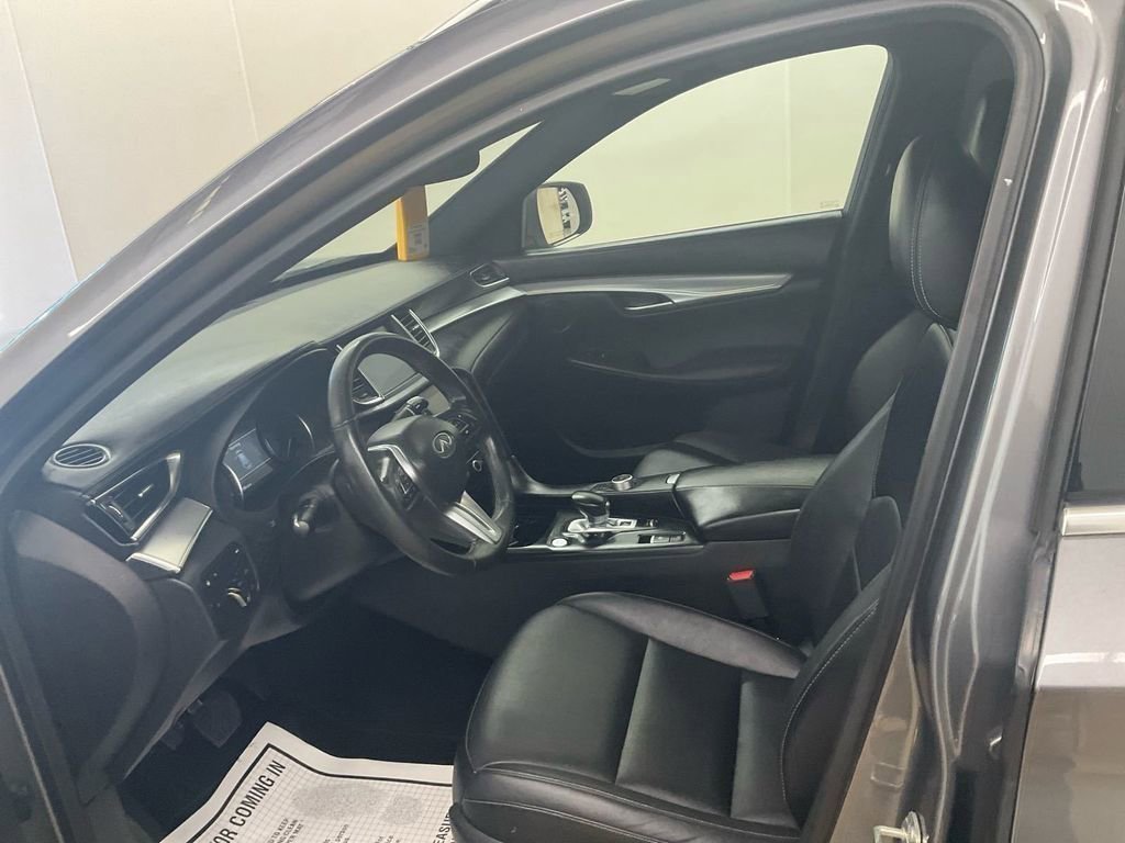 Used 2021 INFINITI QX50 Luxe w/ Appearance Package AWD/4WD image 3