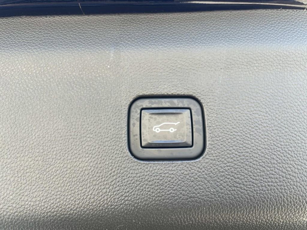 Used 2022 Buick Enclave Essence w/ Experience Buick Package image 12