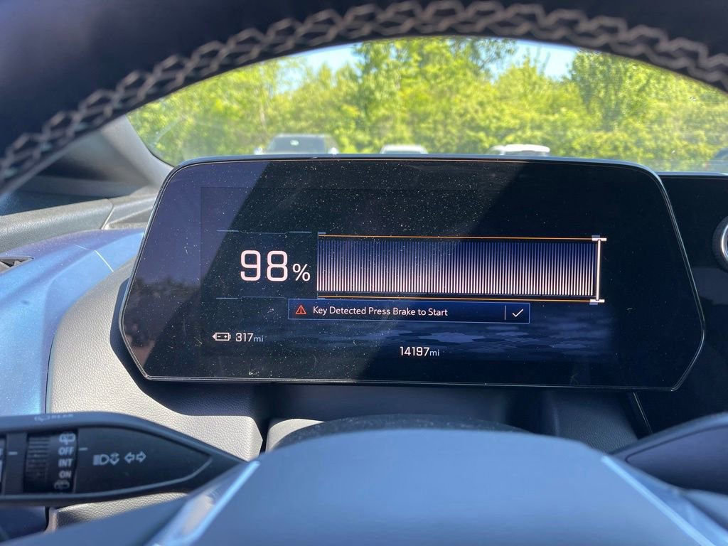 Used 2025 Chevrolet Equinox EV LT w/ Convenience Package FWD image 9