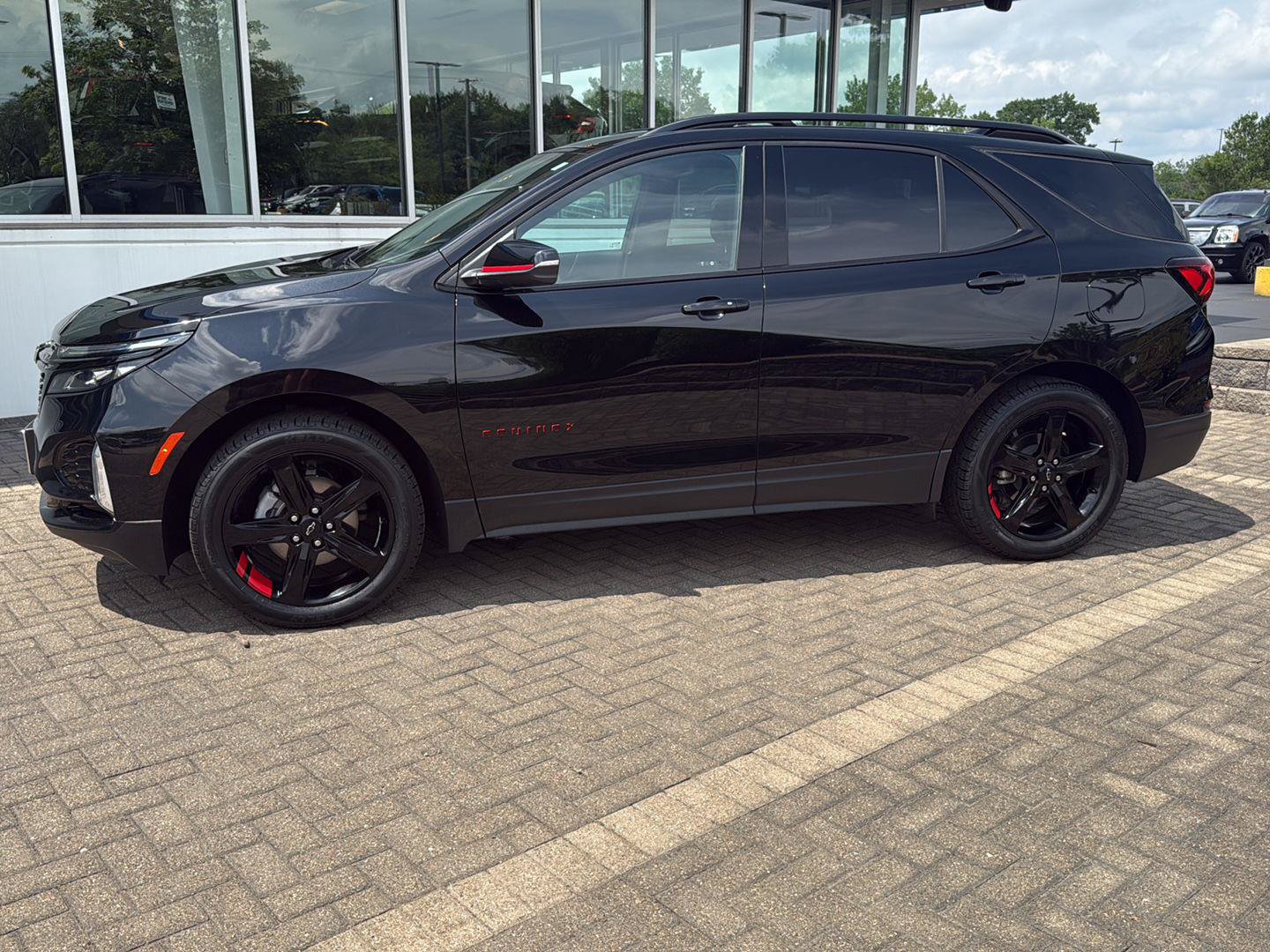 Used 2024 Chevrolet Equinox Premier w/ Redline Edition FWD image 2