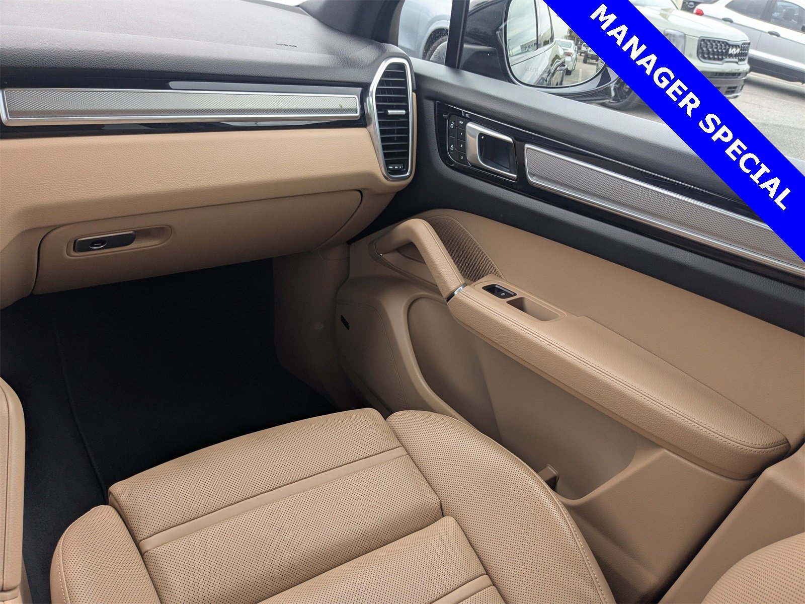 Used 2023 Porsche Cayenne Platinum Edition image 19