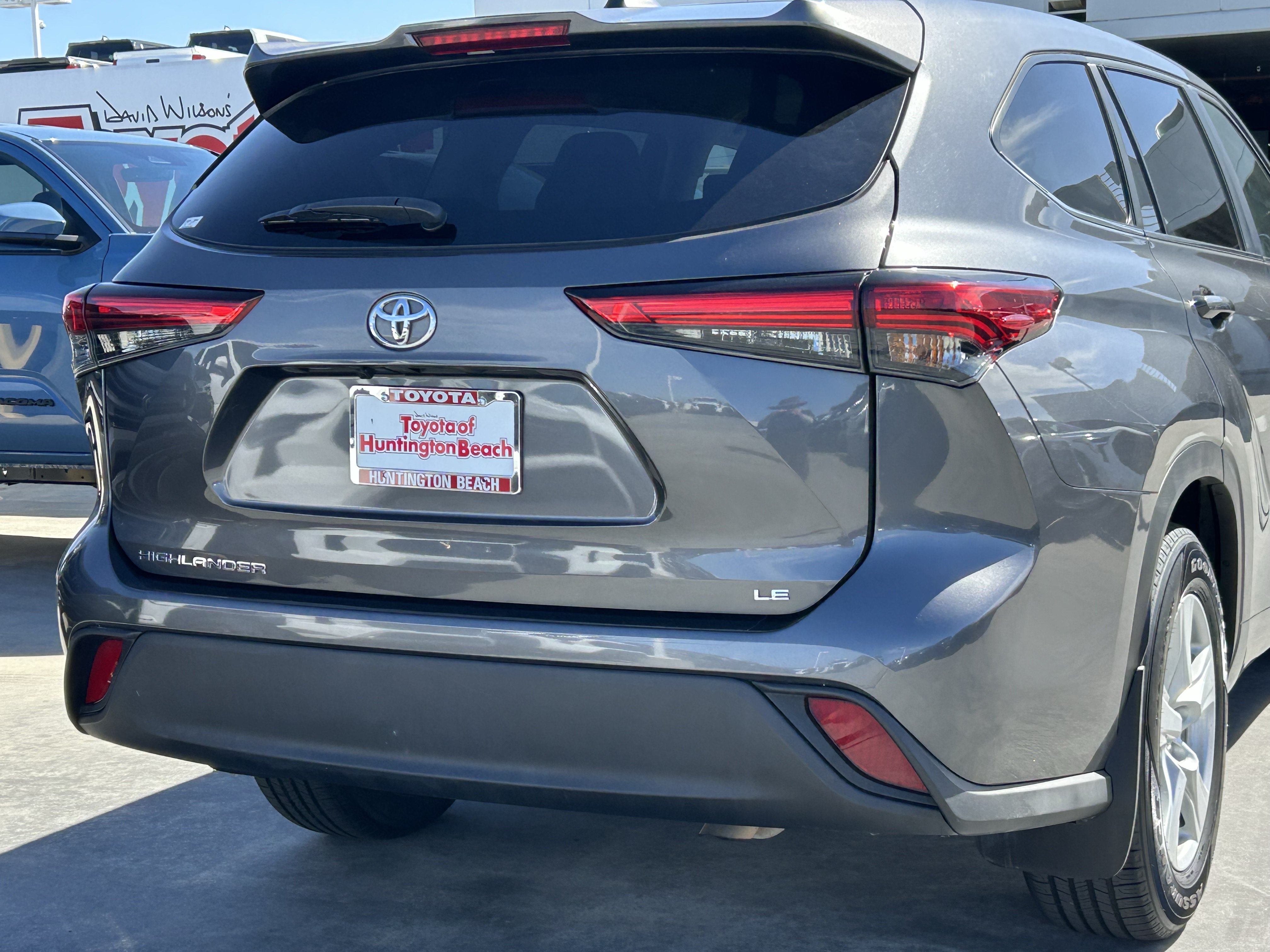 Certified 2023 Toyota Highlander LE FWD image 4