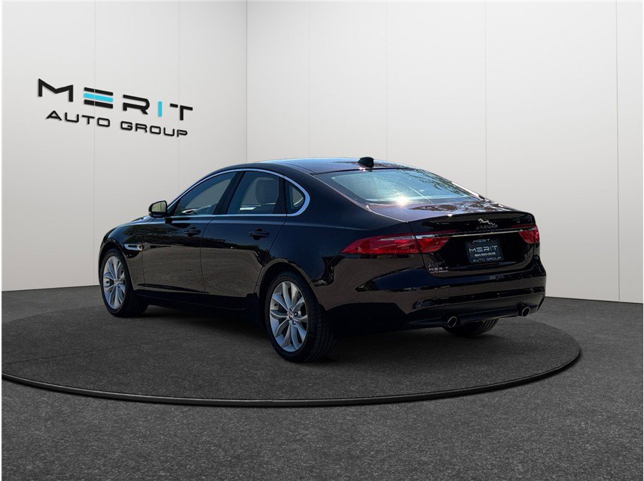 Used 2018 Jaguar XF Premium image 7