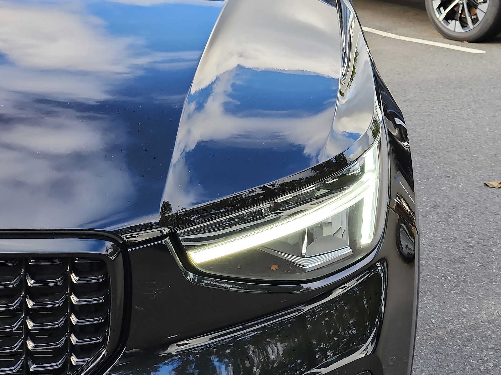 Certified 2023 Volvo XC40 B5 Plus w/ Climate Package AWD/4WD image 9