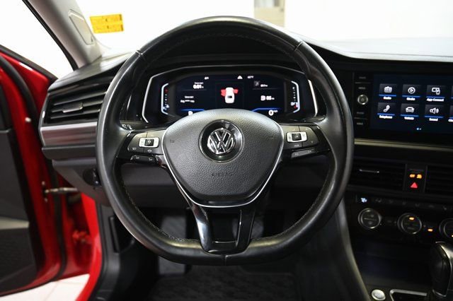 Used 2019 Volkswagen Jetta SEL w/ Cold Weather Package image 4