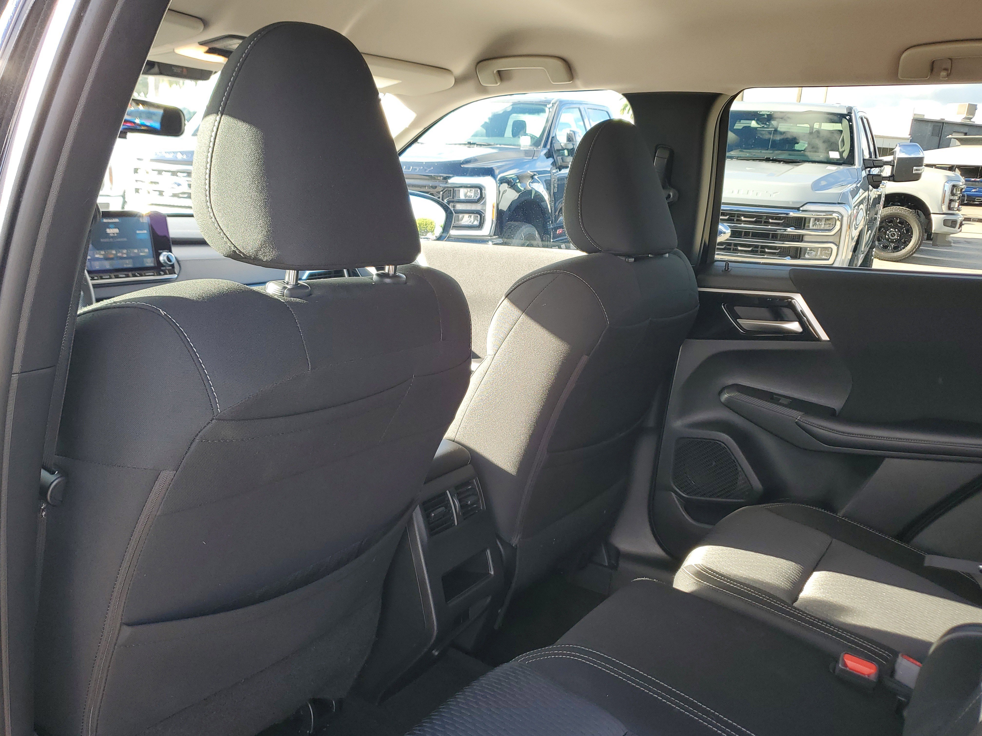 Used 2024 Mitsubishi Outlander ES image 13