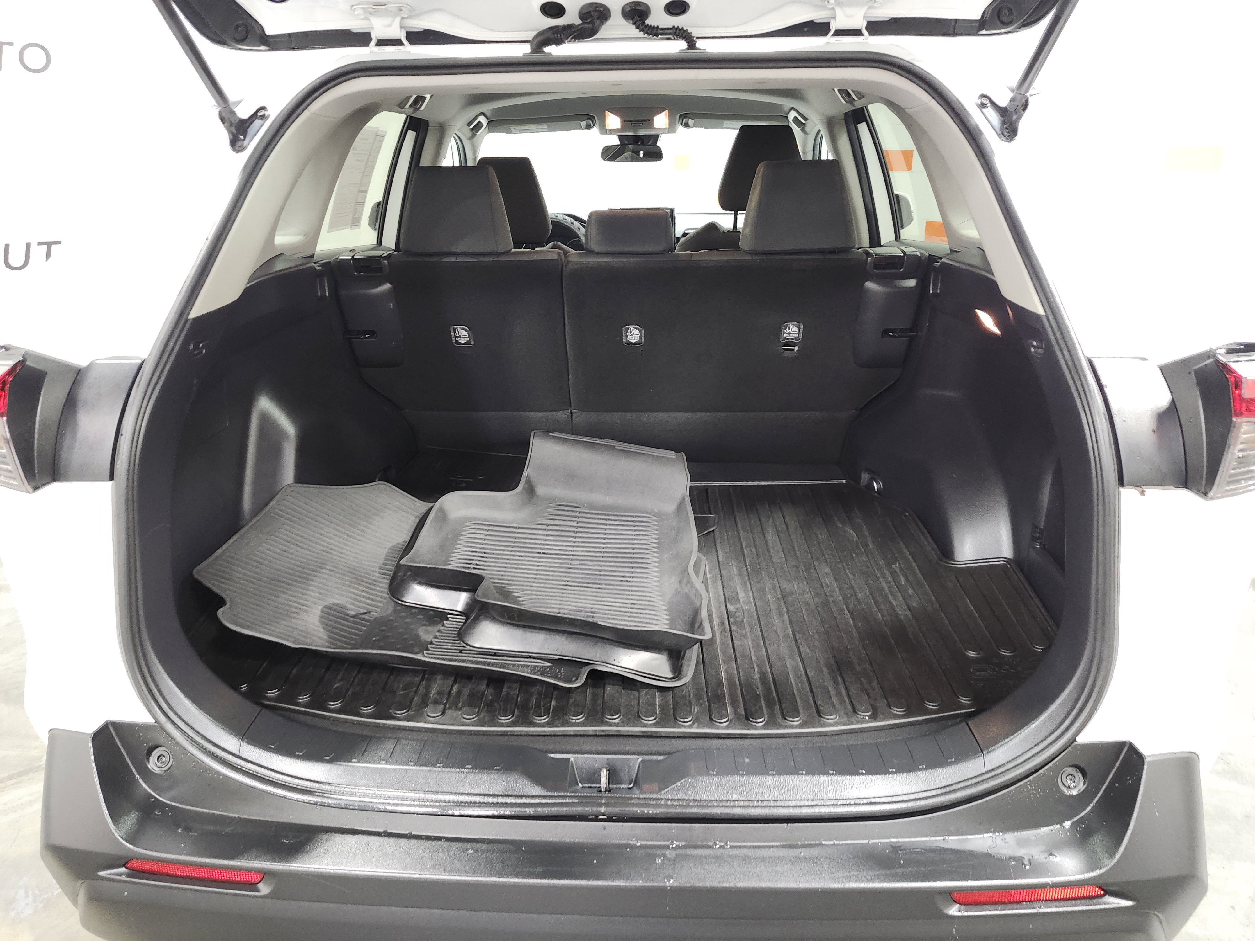 Used 2020 Toyota RAV4 XLE w/ All Weather Liner Package image 24