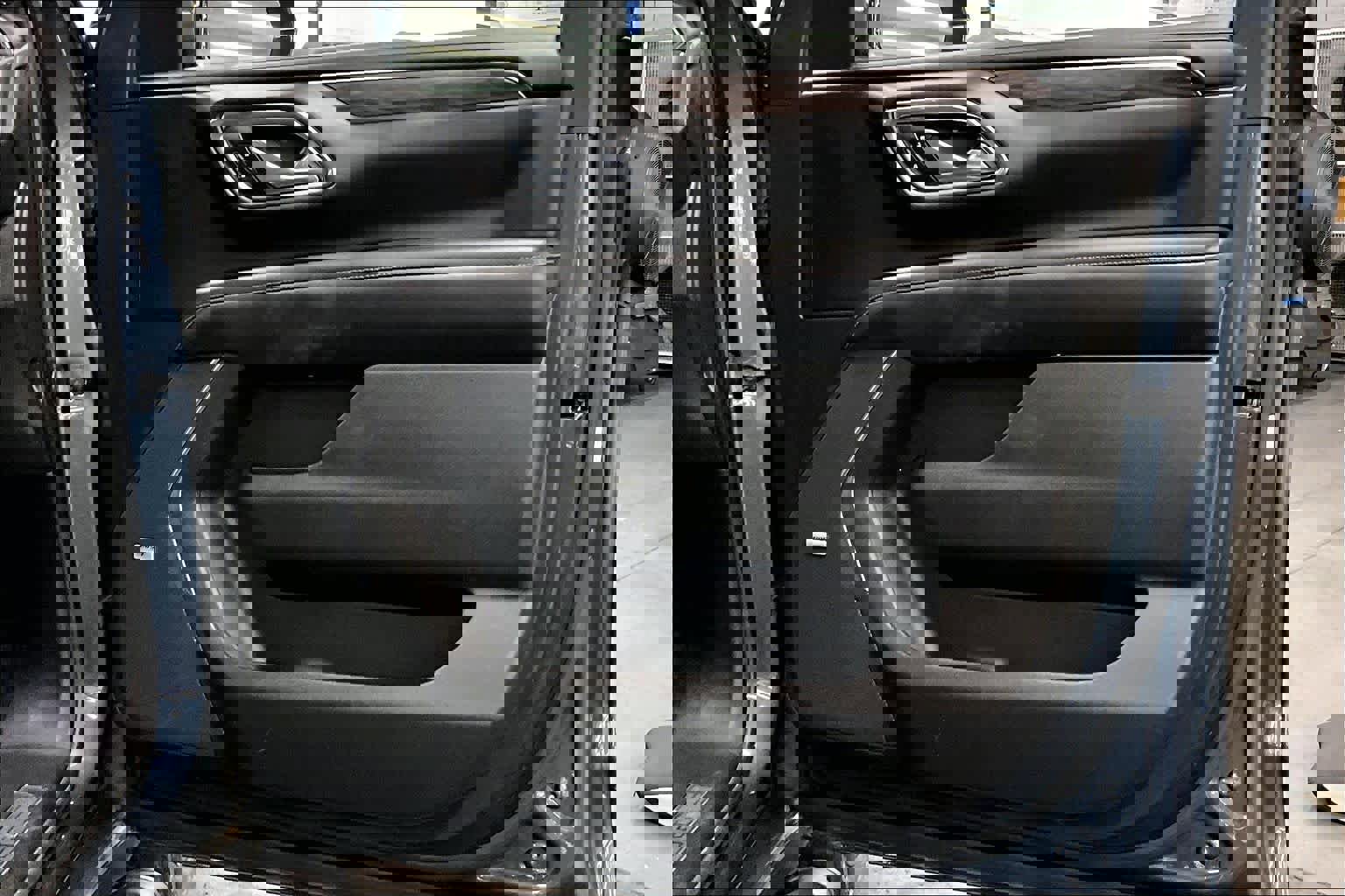 Used 2021 Chevrolet Suburban Z71 w/ Z71 Signature Package image 22